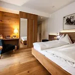 ホテル Waldhotel アローザ