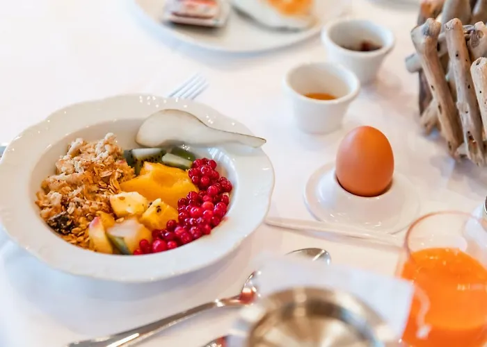 Waldhotel فندق أروسا