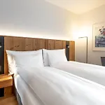 Waldhotel ארוזה